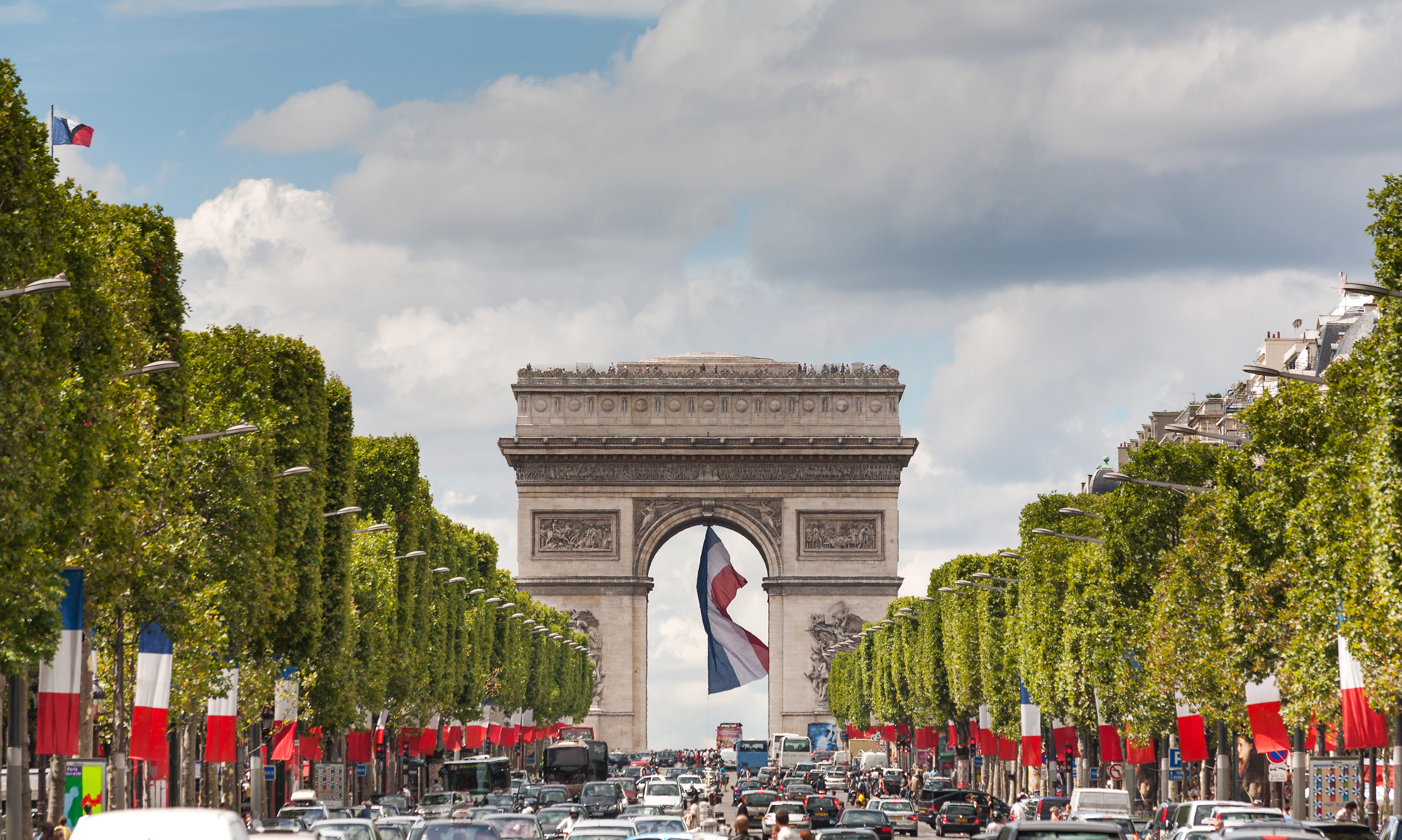 Arc,De,Triomphe,Viewed,Up,The,Champs,Elysees,And,A